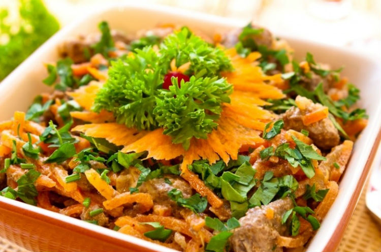 5 рецептів, як робити салат з пекінської капусти і печінки