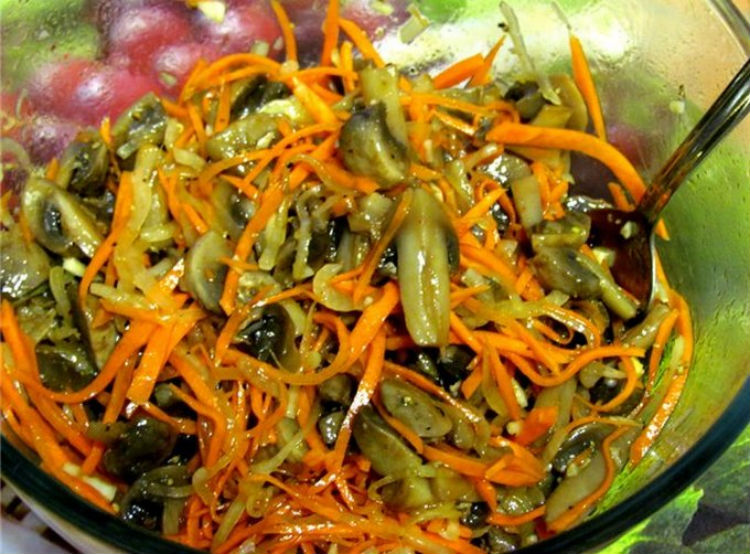 Салат по корейськи з кабачків і морквини: корисно і смачно