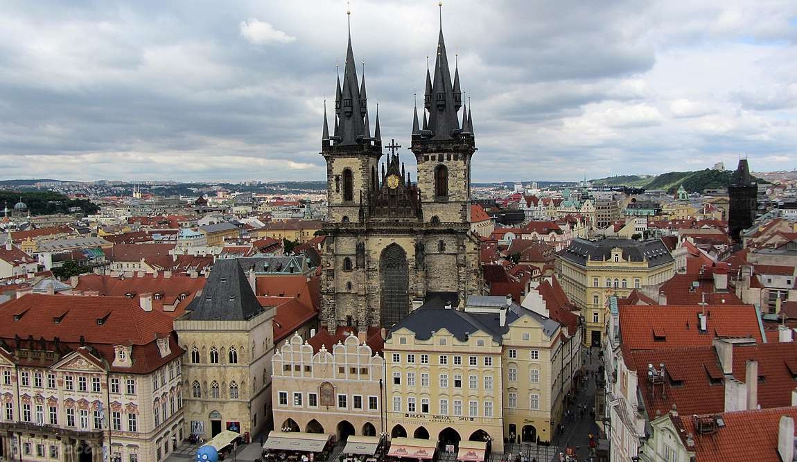 Прага в листопаді: вишукане чарівність