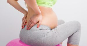 Болить куприк при вагітності може сильно боліти під час 1, 2 і 3 триместру в районі куприка, і що означають такі больові прояви