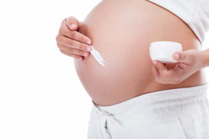 Свербить живіт при вагітності: можна чесати живіт під час першого або другого триместру, що робити, якщо свербить долоня або ноги, чи це нормально