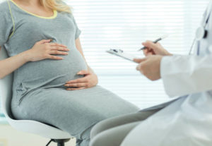 Як зберегти вагітність на ранніх термінах: чи можна зберегти при кровотечах на перших тижнях, варто зберігати ліками і обовязково кладуть в стаціонар