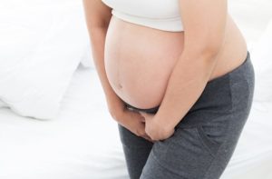 Коричневі виділення при вагітності на ранніх термінах: слизові світло коричневі або червоні з темним відтінком коричневого, патологічні і фізіологічні причини