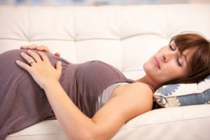 Слабкість при вагітності і часта сонливість: чому постійно хочеться спати під час ранньої і пізньої вагітності, нормально, якщо сильна втома перед пологами