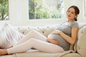 Слабкість при вагітності і часта сонливість: чому постійно хочеться спати під час ранньої і пізньої вагітності, нормально, якщо сильна втома перед пологами